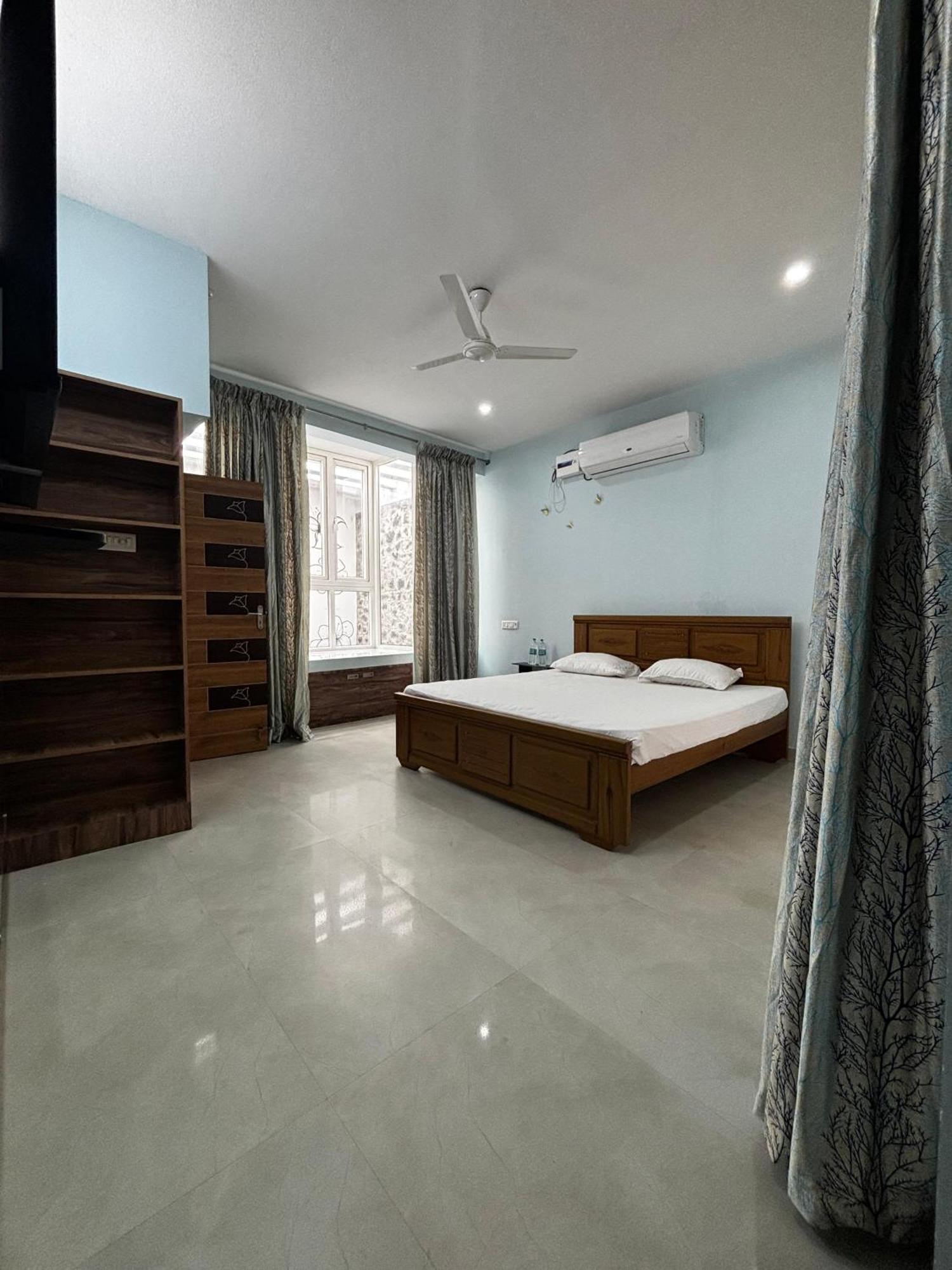 Ezhilagam Stays Chennai Phòng bức ảnh