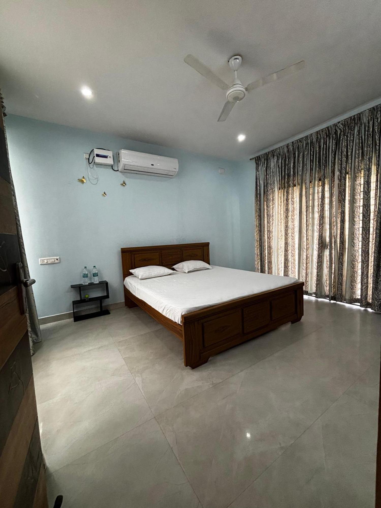 Ezhilagam Stays Chennai Phòng bức ảnh