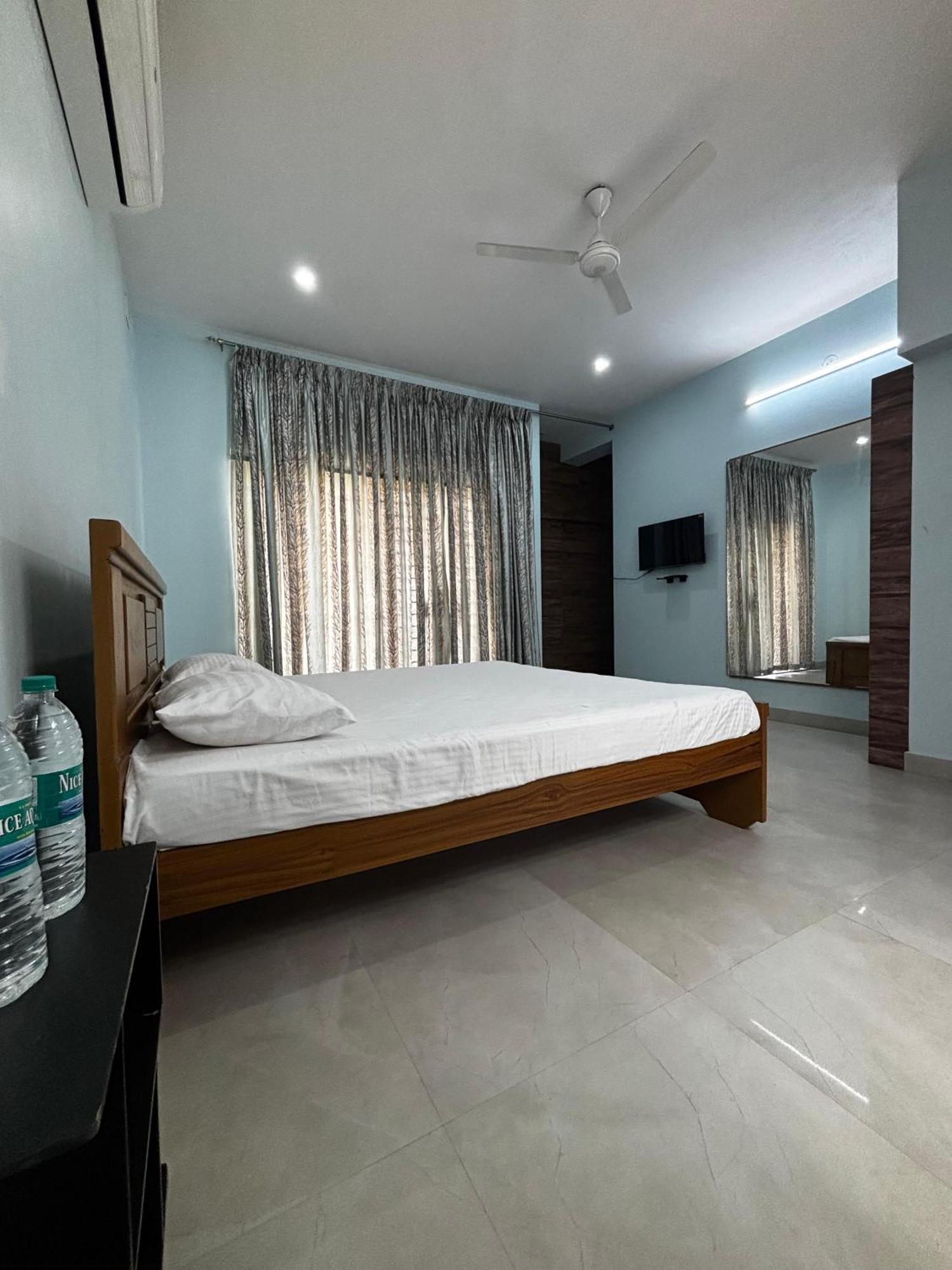 Ezhilagam Stays Chennai Phòng bức ảnh